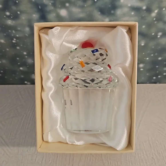 Oleg Cassini crystal sprinkle cupcake paperweight decor Holiday Celebrate Party - Picture 8 of 8